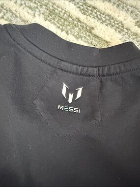 Messi Soccer Collection: Men's Black Sweatshirt with Red Zip Pocket
